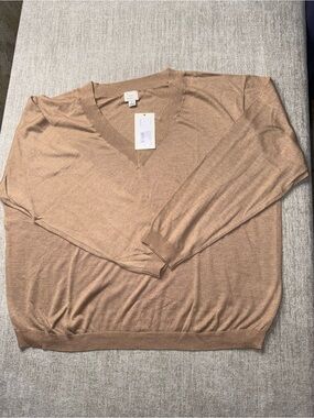 A New Day Camel Brown V-Neck Lightweight Sweater Size L NWT